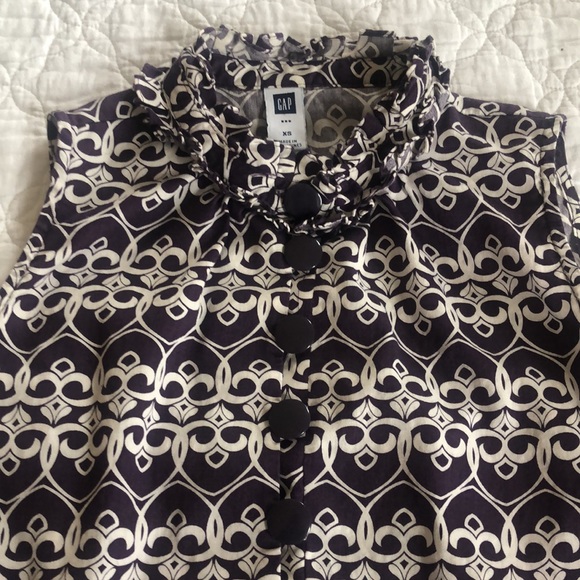 GAP Tops - GAP Ruffled Sleeveless Top XS